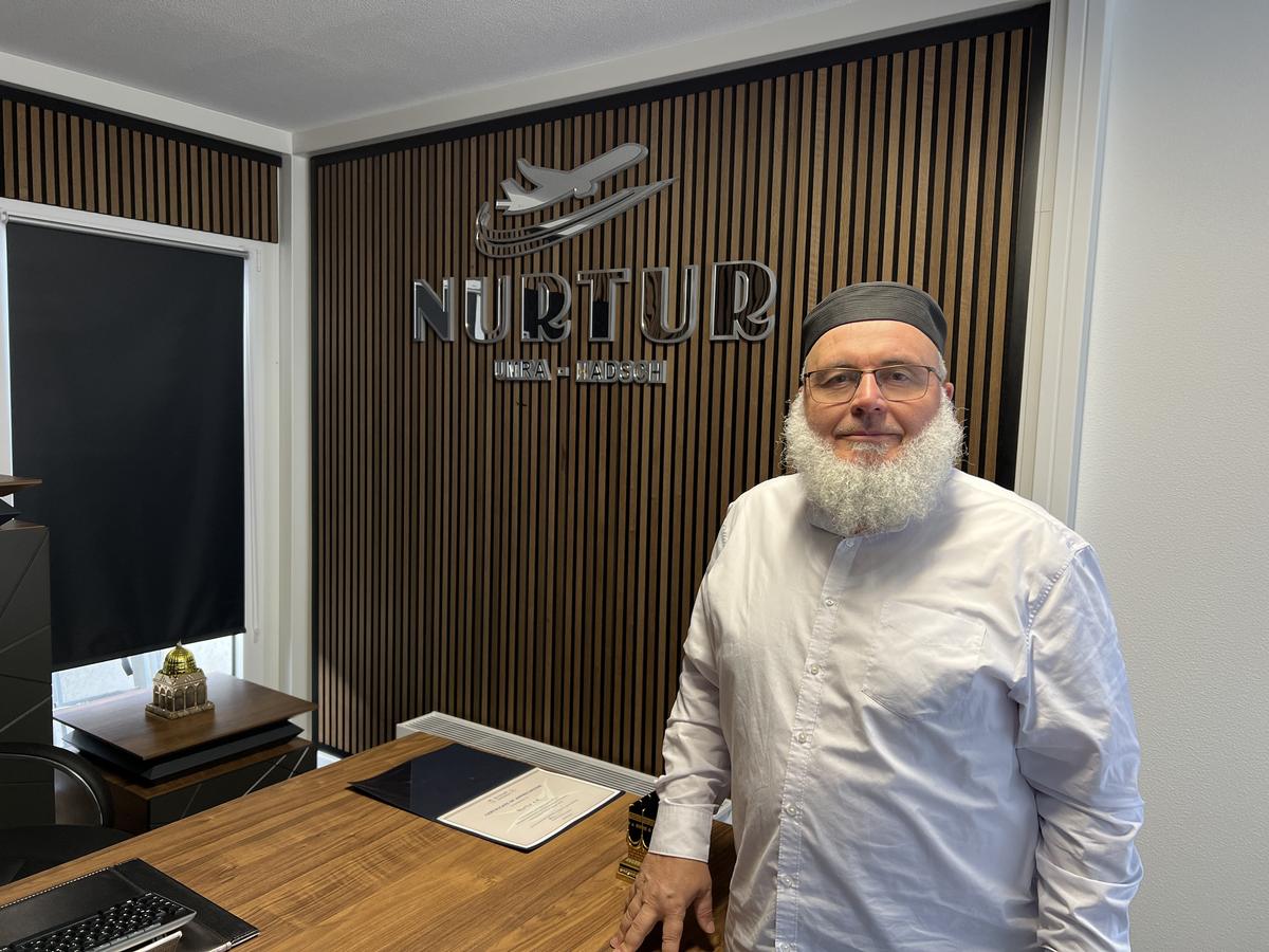 Gründer Mehmet Cakir in den Büroräumen von Nurtur